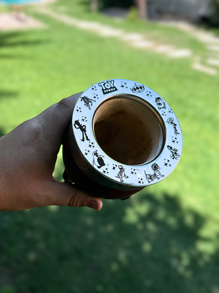 Mate con anillo grabado con personajes de Toy Story